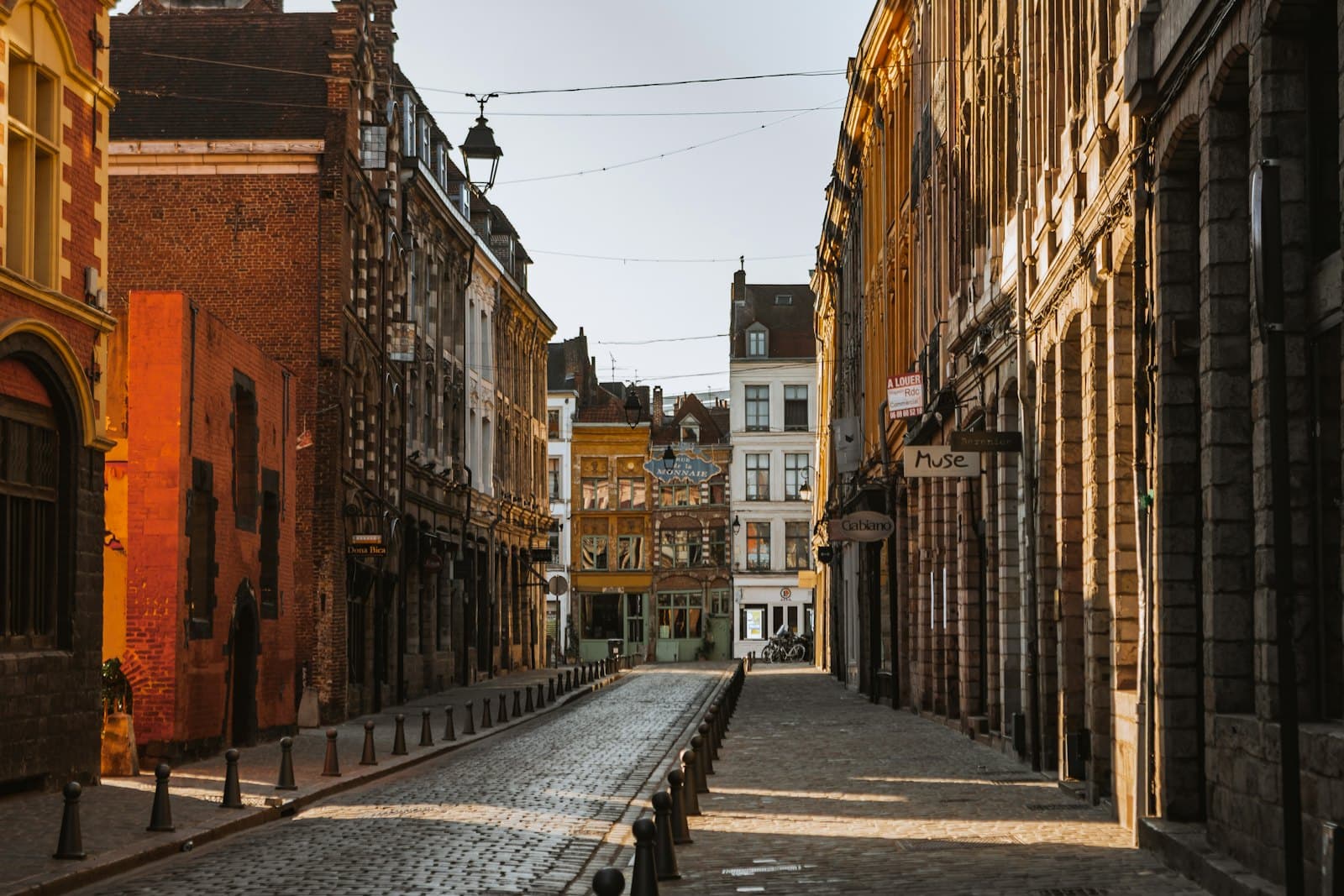 Une rue pavée du Vieux-Lille